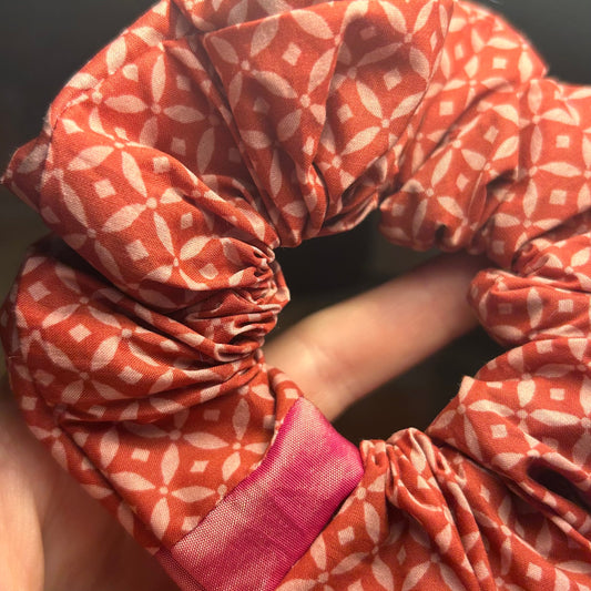 Red & Pink Diamond Pattern Scrunchie