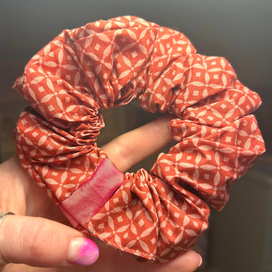 Red & Pink Diamond Pattern Scrunchie