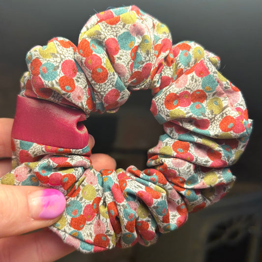 Spring Berries Scrunchie w/ Pink Taffeta Stripe